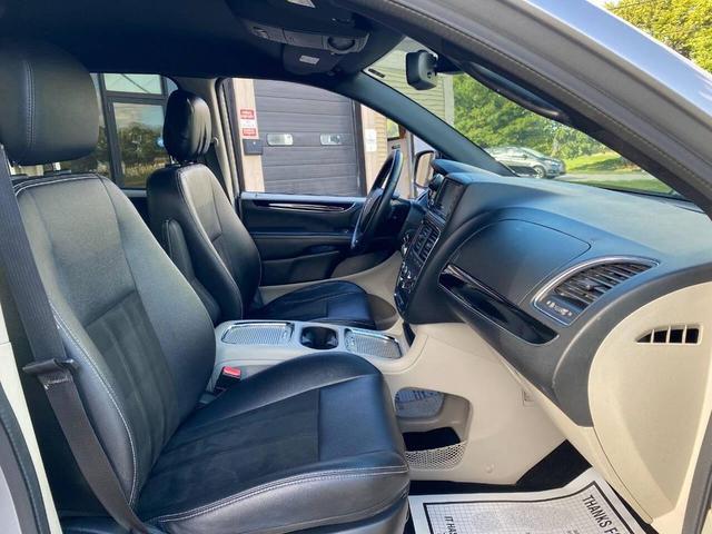 Photo of 2019 Gray Dodge Grand Caravan
