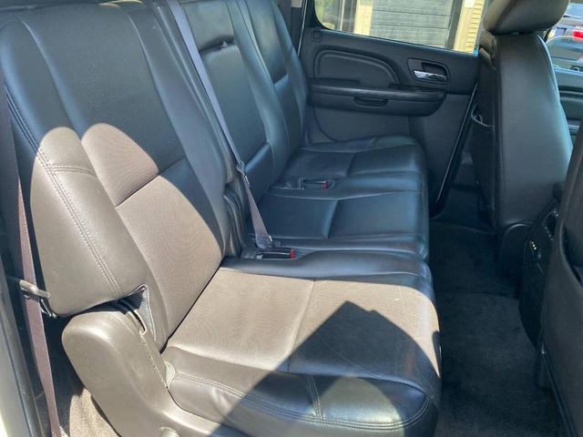 Photo of 2014 Off White GMC Yukon XL
