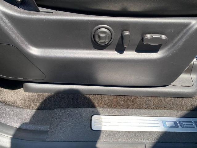 Photo of 2014 Off White GMC Yukon XL