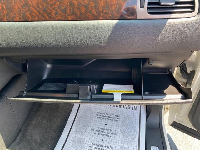 Photo of 2014 Off White GMC Yukon XL