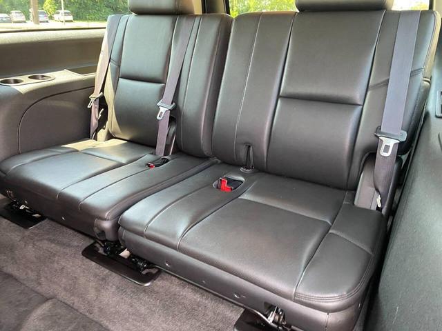 Photo of 2014 Off White GMC Yukon XL