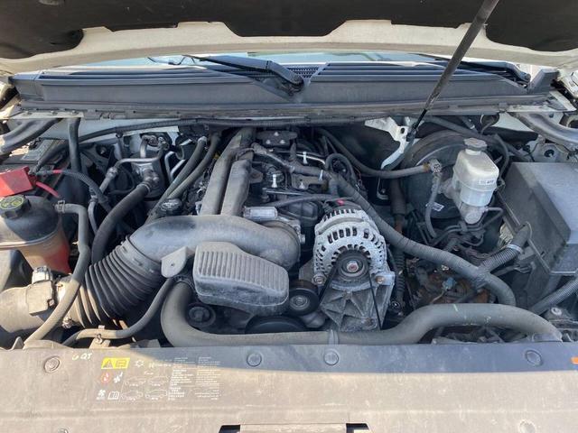 Photo of 2014 Off White GMC Yukon XL