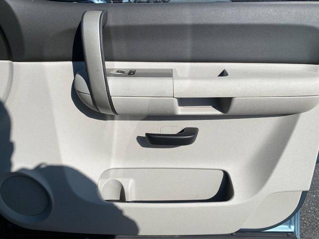 Photo of 2009 Gray Chevrolet Silverado 1500