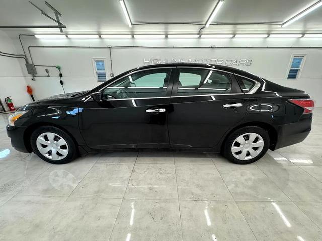 Photo of 2014 Super Black Nissan Altima