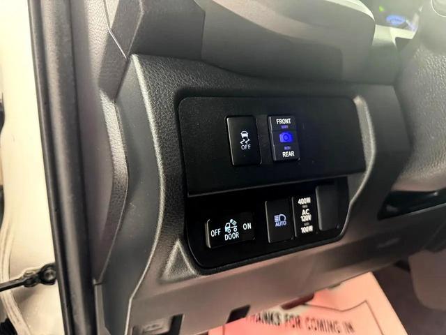 Photo of 2022 White Toyota Tacoma