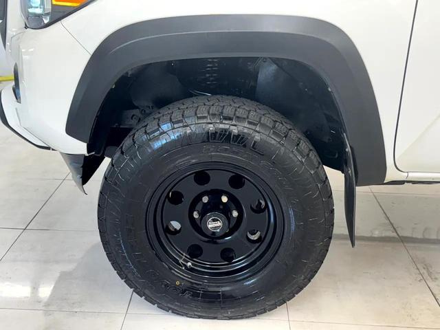 Photo of 2022 White Toyota Tacoma