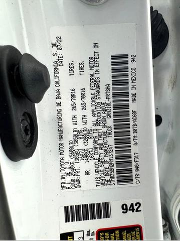 Photo of 2022 White Toyota Tacoma