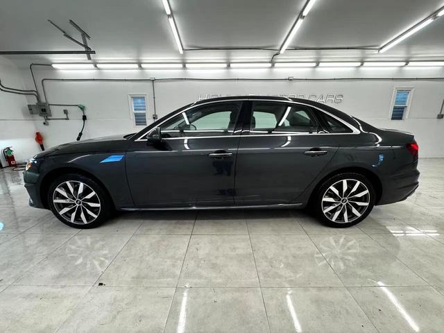 Photo of 2022 Gray Audi A4