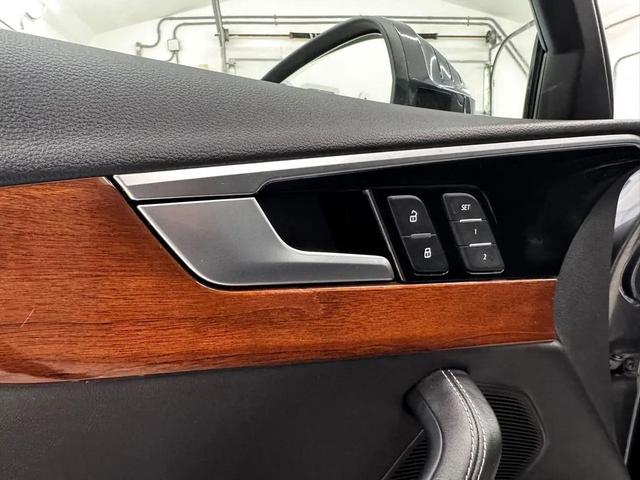 Photo of 2022 Gray Audi A4