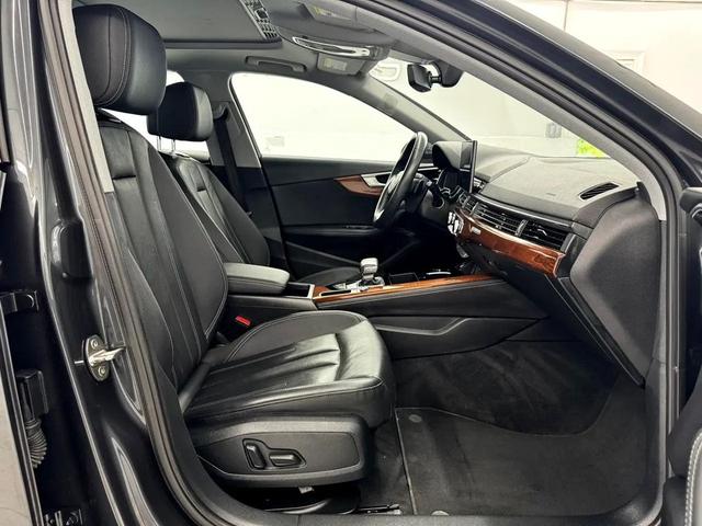 Photo of 2022 Gray Audi A4