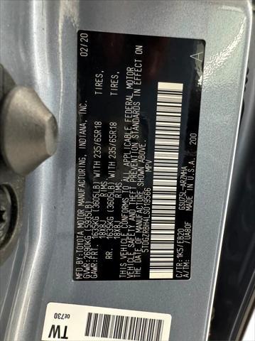 Photo of 2020 Light Blue Toyota Highlander