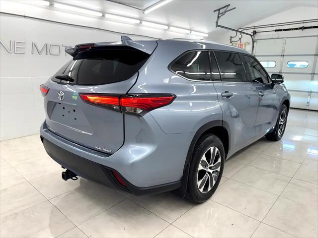 Photo of 2020 Light Blue Toyota Highlander