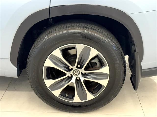 Photo of 2020 Light Blue Toyota Highlander