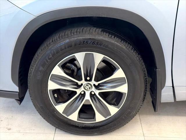 Photo of 2020 Light Blue Toyota Highlander