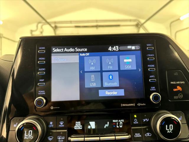 Photo of 2020 Light Blue Toyota Highlander