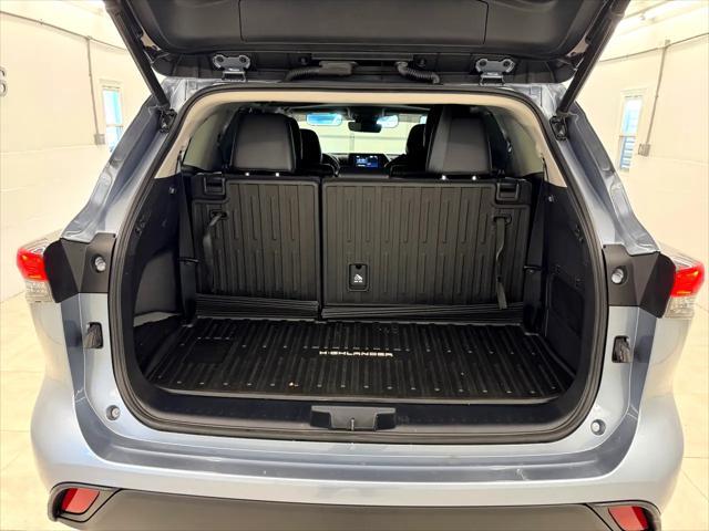 Photo of 2020 Light Blue Toyota Highlander