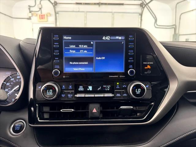 Photo of 2020 Light Blue Toyota Highlander