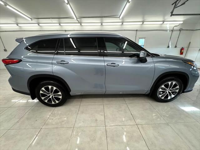 Photo of 2020 Light Blue Toyota Highlander