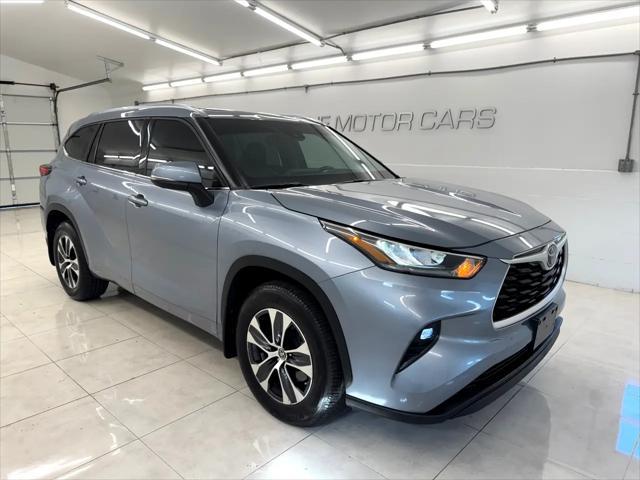 Photo of 2020 Light Blue Toyota Highlander