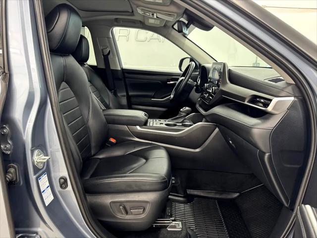 Photo of 2020 Light Blue Toyota Highlander
