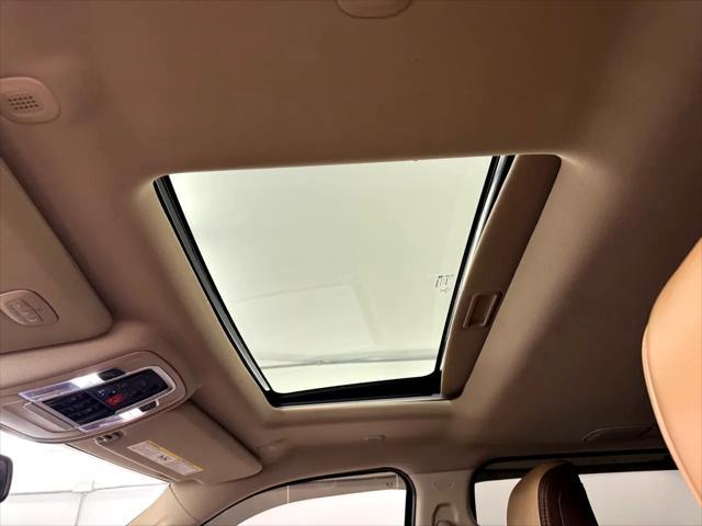 Photo of 2022 Diamond Black Crystal Pearlcoat RAM 2500