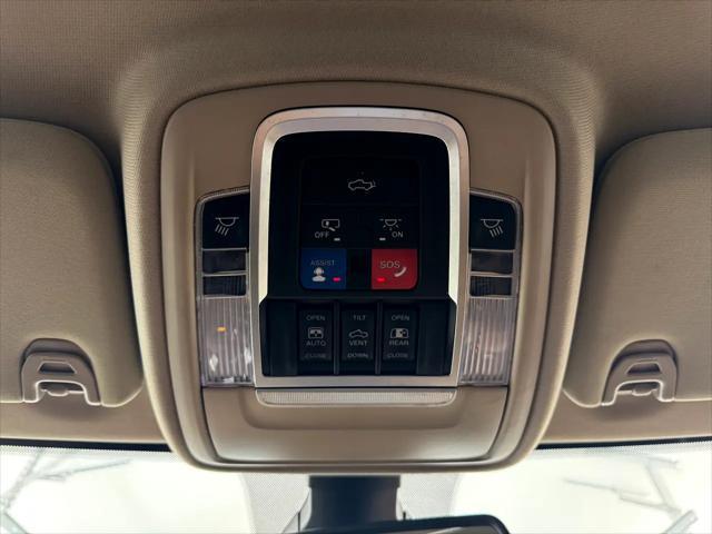 Photo of 2022 Diamond Black Crystal Pearlcoat RAM 2500