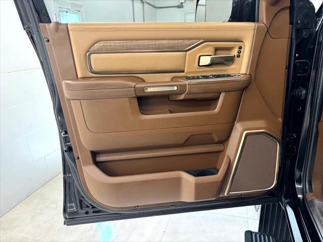 Photo of 2022 Diamond Black Crystal Pearlcoat RAM 2500