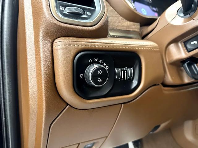 Photo of 2022 Diamond Black Crystal Pearlcoat RAM 2500