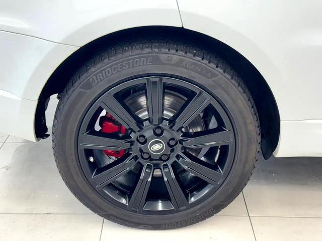 Photo of 2021 White Land Rover Range Rover Sport
