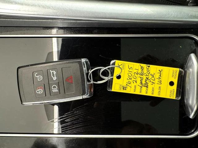 Photo of 2021 White Land Rover Range Rover Sport