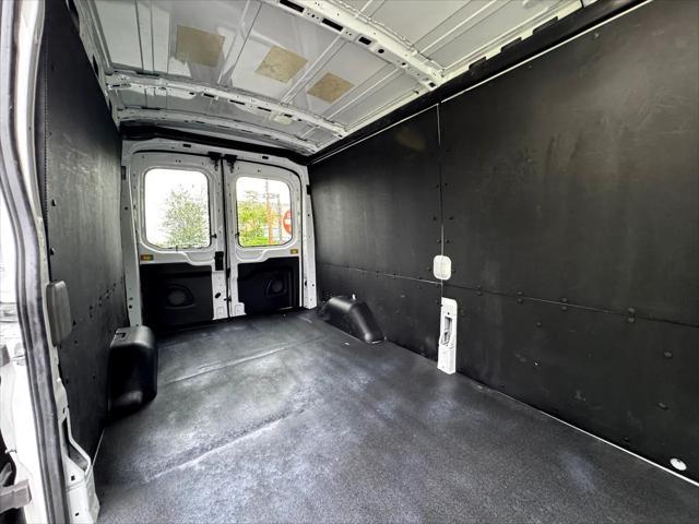 Photo of 2024 Oxford White Ford Transit-250