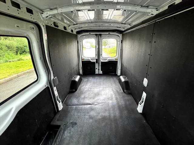 Photo of 2024 Oxford White Ford Transit-250