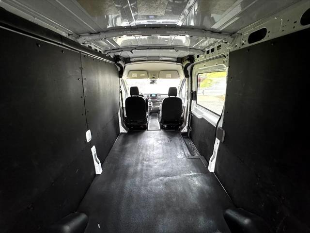 Photo of 2024 Oxford White Ford Transit-250