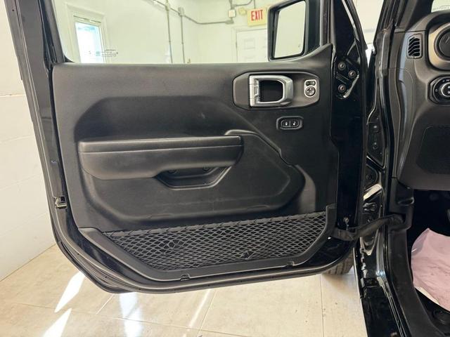 Photo of 2021 Black Clearcoat Jeep Gladiator
