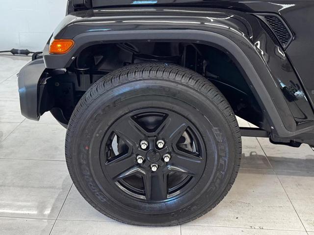 Photo of 2021 Black Clearcoat Jeep Gladiator