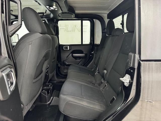 Photo of 2021 Black Clearcoat Jeep Gladiator