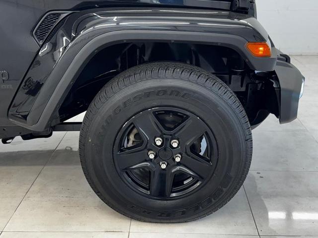 Photo of 2021 Black Clearcoat Jeep Gladiator