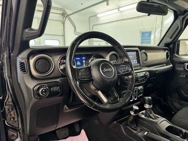 Photo of 2021 Black Clearcoat Jeep Gladiator