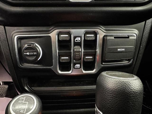 Photo of 2021 Black Clearcoat Jeep Gladiator