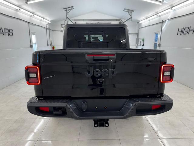 Photo of 2021 Black Clearcoat Jeep Gladiator