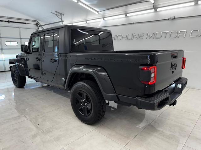Photo of 2021 Black Clearcoat Jeep Gladiator