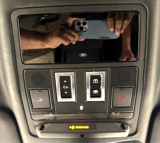 Photo of 2023 White Land Rover Defender