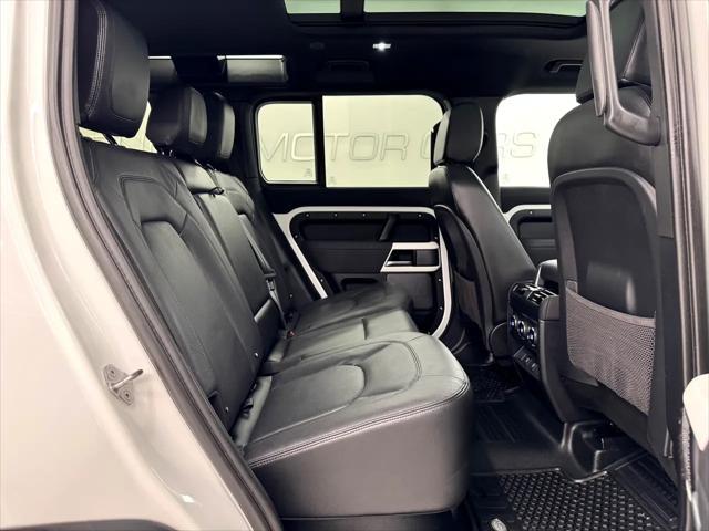 Photo of 2023 White Land Rover Defender