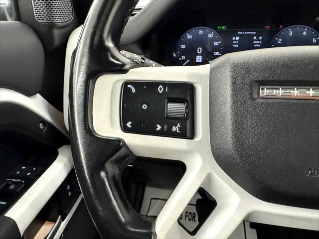 Photo of 2023 White Land Rover Defender