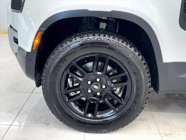 Photo of 2023 White Land Rover Defender
