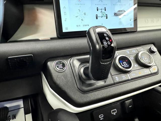 Photo of 2023 White Land Rover Defender