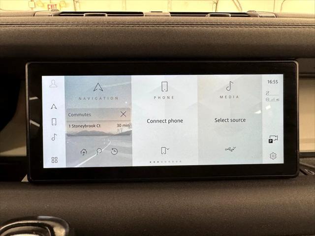 Photo of 2023 White Land Rover Defender