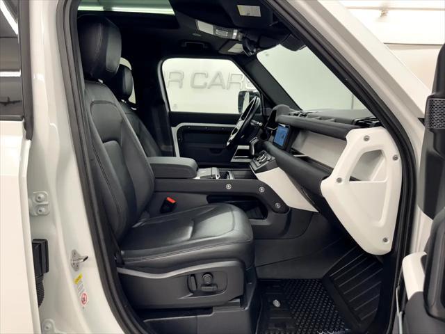Photo of 2023 White Land Rover Defender