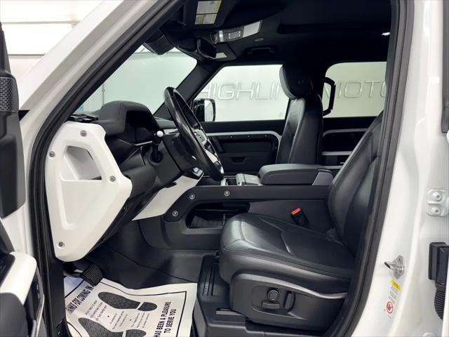 Photo of 2023 White Land Rover Defender