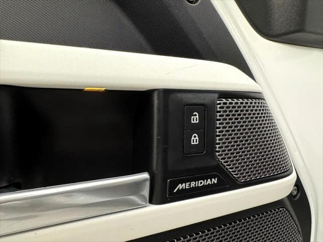Photo of 2023 White Land Rover Defender